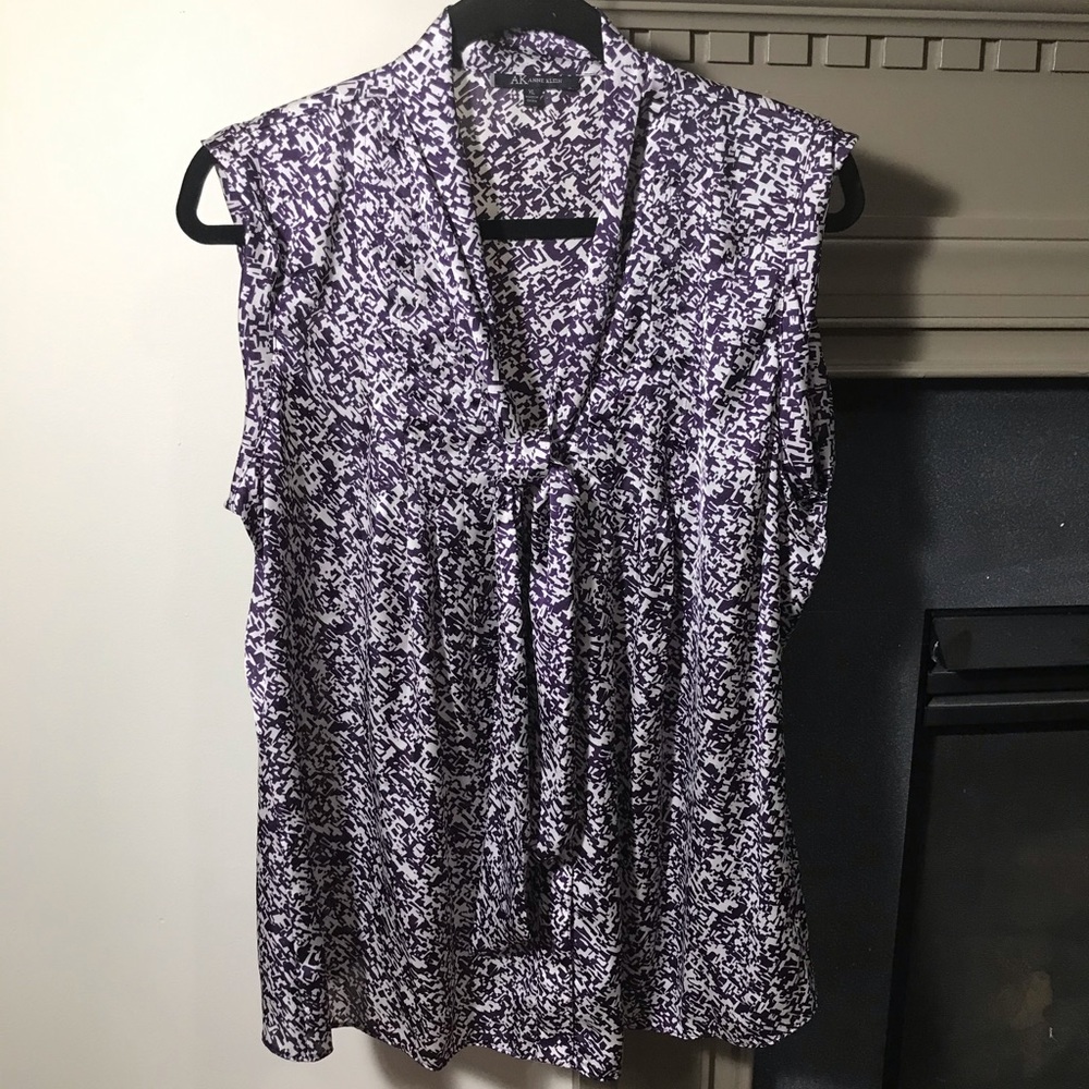 Anne Klein Sleeveless Vneck button tie blouse XL